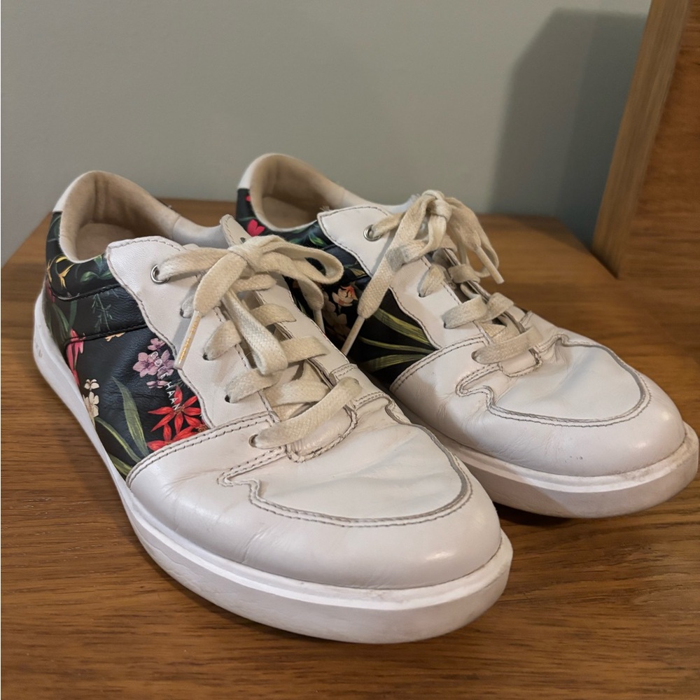Cole Haan Floral White and Black Sneakers Size 8B Pre Loved - Picture 12 of 13